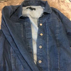 i’m selling a super cute Calvin Klein jean jacket